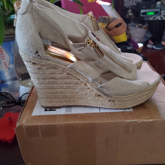 Shoes - Picture 2 of 2